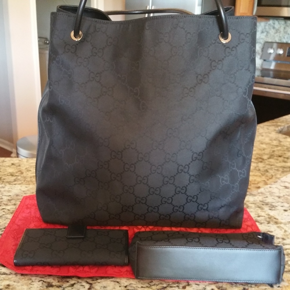 SOLD AUTHENTIC GUCC GG CANVAS TOTE ( 3 PC SET)